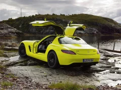 游戏Mercedes-Benz SLS E-Cell Puzzle在线