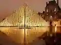 游戏Glass Pyramid Jigsaw在线