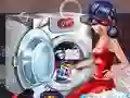 游戏LadyBug Washing Costumes在线