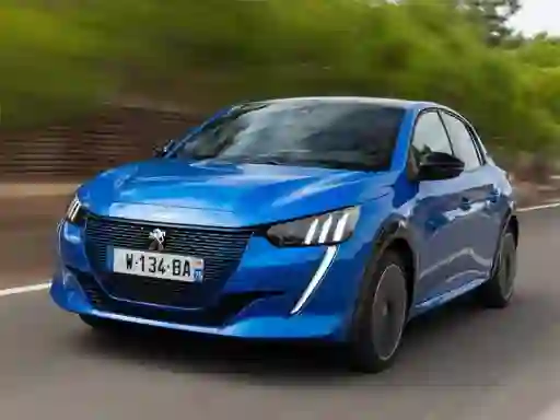 游戏Peugeot E-208在线