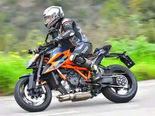 游戏KTM Super Duke R在线