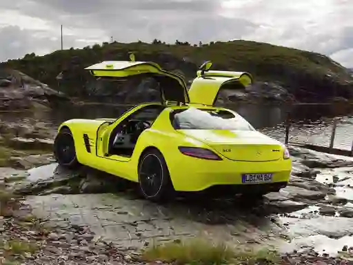 游戏Mercedes-Benz SLS E-Cell Puzzle在线